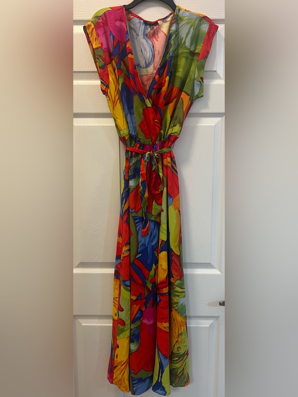 MSK Tropical Floral Print Flutter-Sleeve Tie-Waist Maxi Dress, size Large.